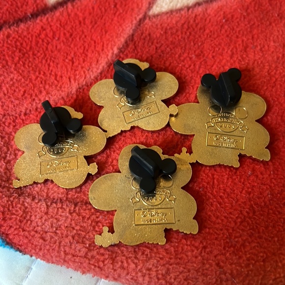 Disney collector pins - Picture 2 of 6